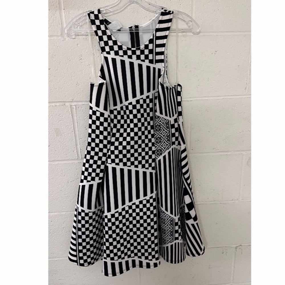 Chic Monochrome Patterned Mini Dress - image 1